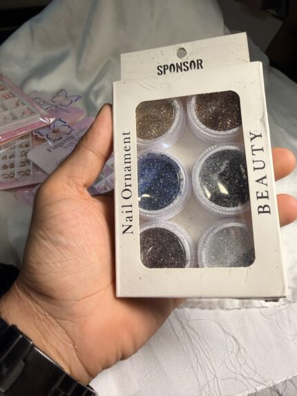 Dry glitter
